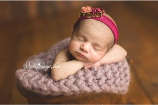 Newborn-Photographer-Fairfax-VA-infat-fall-collors-set-ups