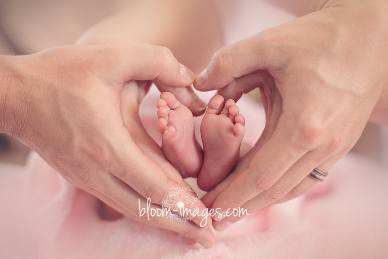 Lifestyle Newborn Baby Photo Session in Northern VA. Bloom Images Photography by Sylvia Osinski