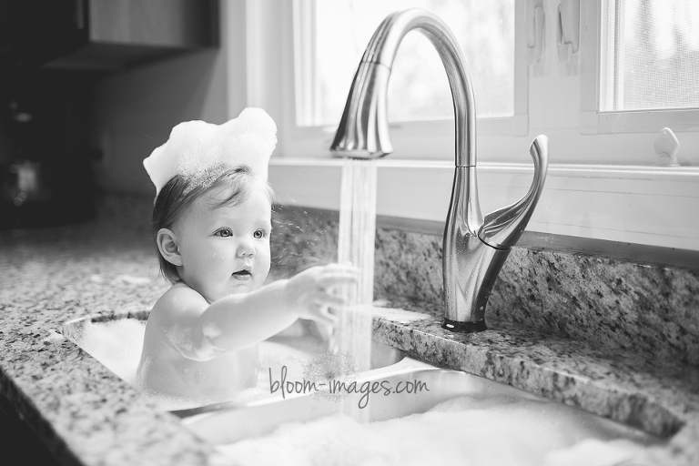 Baby Cake Smash and Splash Photography by Bloom Images by Sylvia Osinski