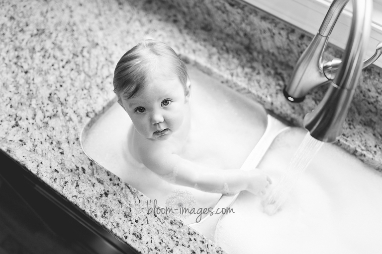 Baby Cake Smash and Splash Photography by Bloom Images by Sylvia Osinski