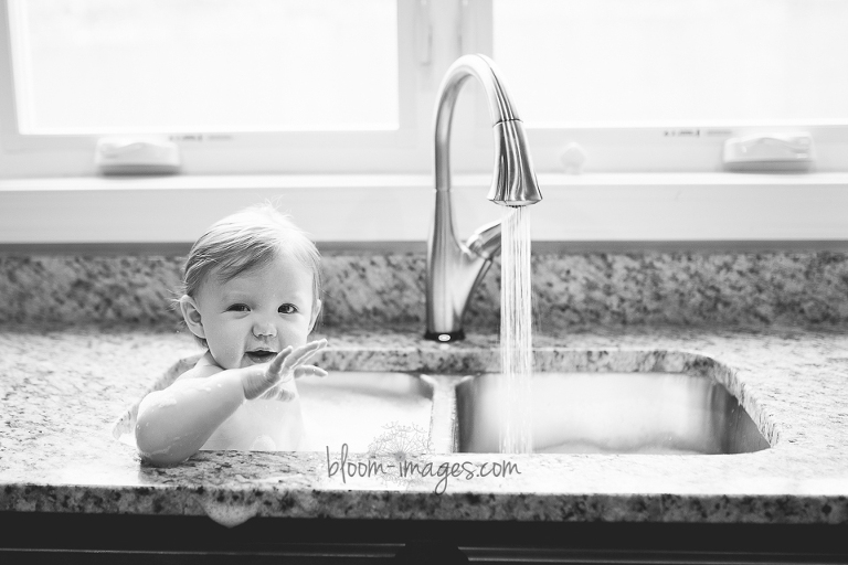 Baby Cake Smash and Splash Photography by Bloom Images by Sylvia Osinski