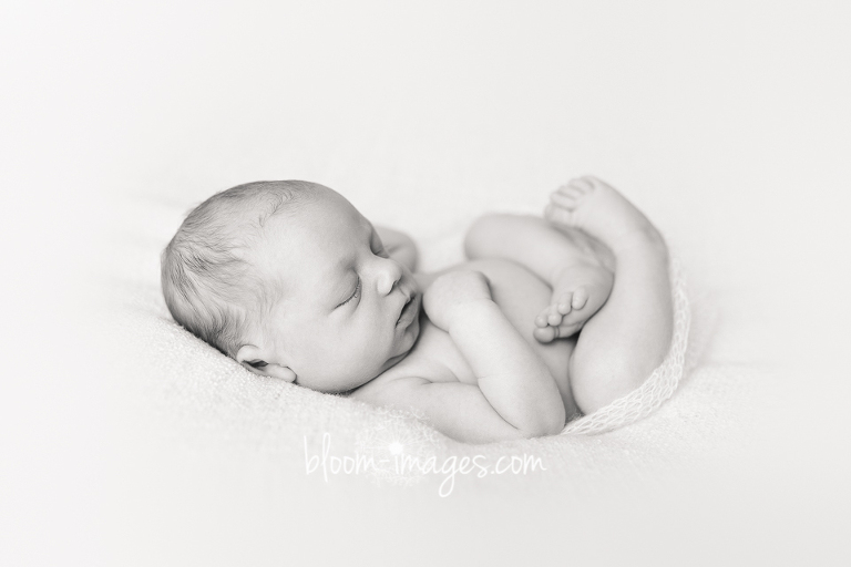Newborn Baby Photo in Reston, Northern VA, by Bloom Images | Sylvia Osinski Photography