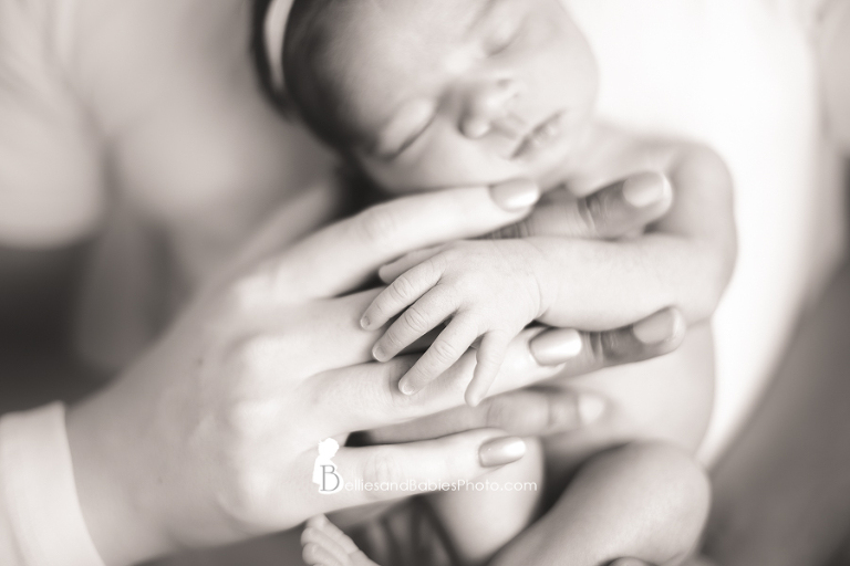 Newborn Photographer Ashburn Northern VA in studio newborn pictures baby hand close up