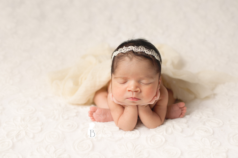 Newborn Photographer Ashburn Northern VA in studio newborn pictures froggy pose