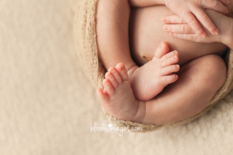 Newborn Photography in Northern Virginia baby feet close up