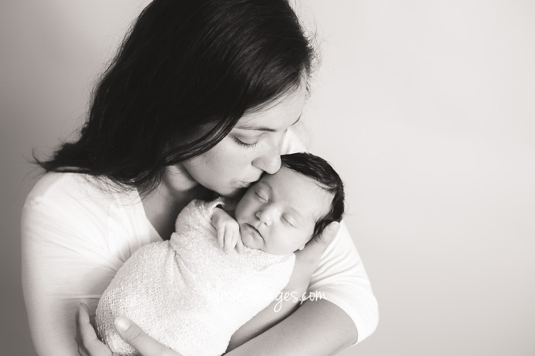 Newborn photography in Fairfax county VA baby and mom