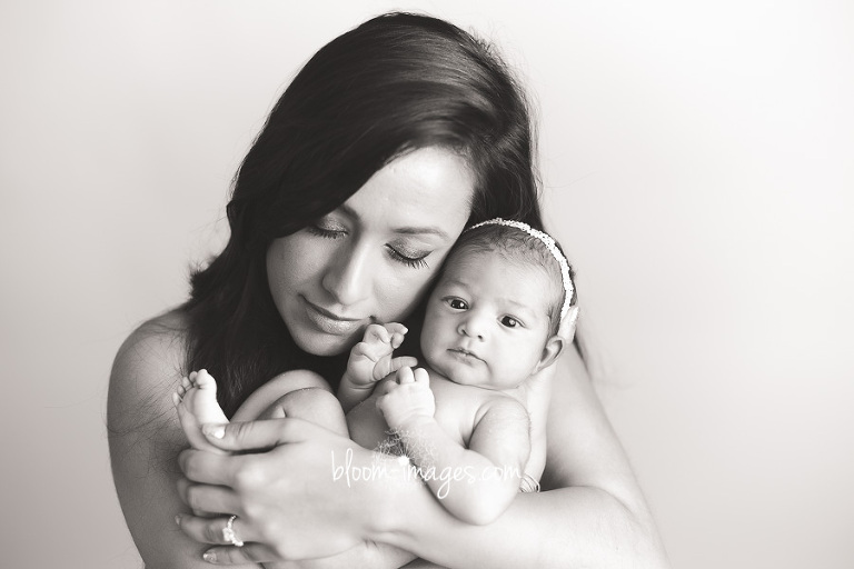 Newborn Baby Photography in Washington DC and Northern VA mom and child