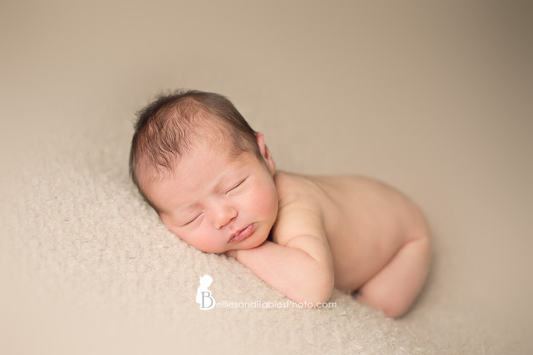 Newborn baby pictures in Northern VA baby simple pose
