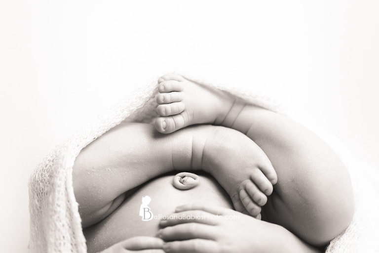 Newborn baby pictures in Northern VA baby feet