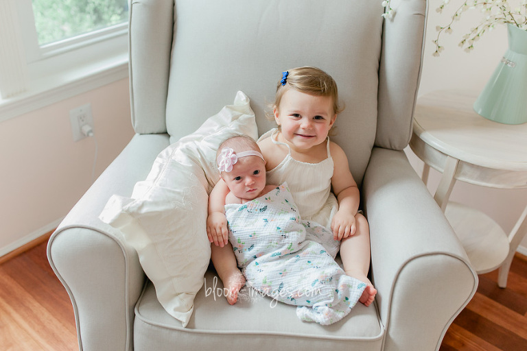 Infant with sibling photo in Northern VA